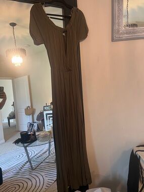 Elegant Olive Green Puff-Sleeve Maxi Dress